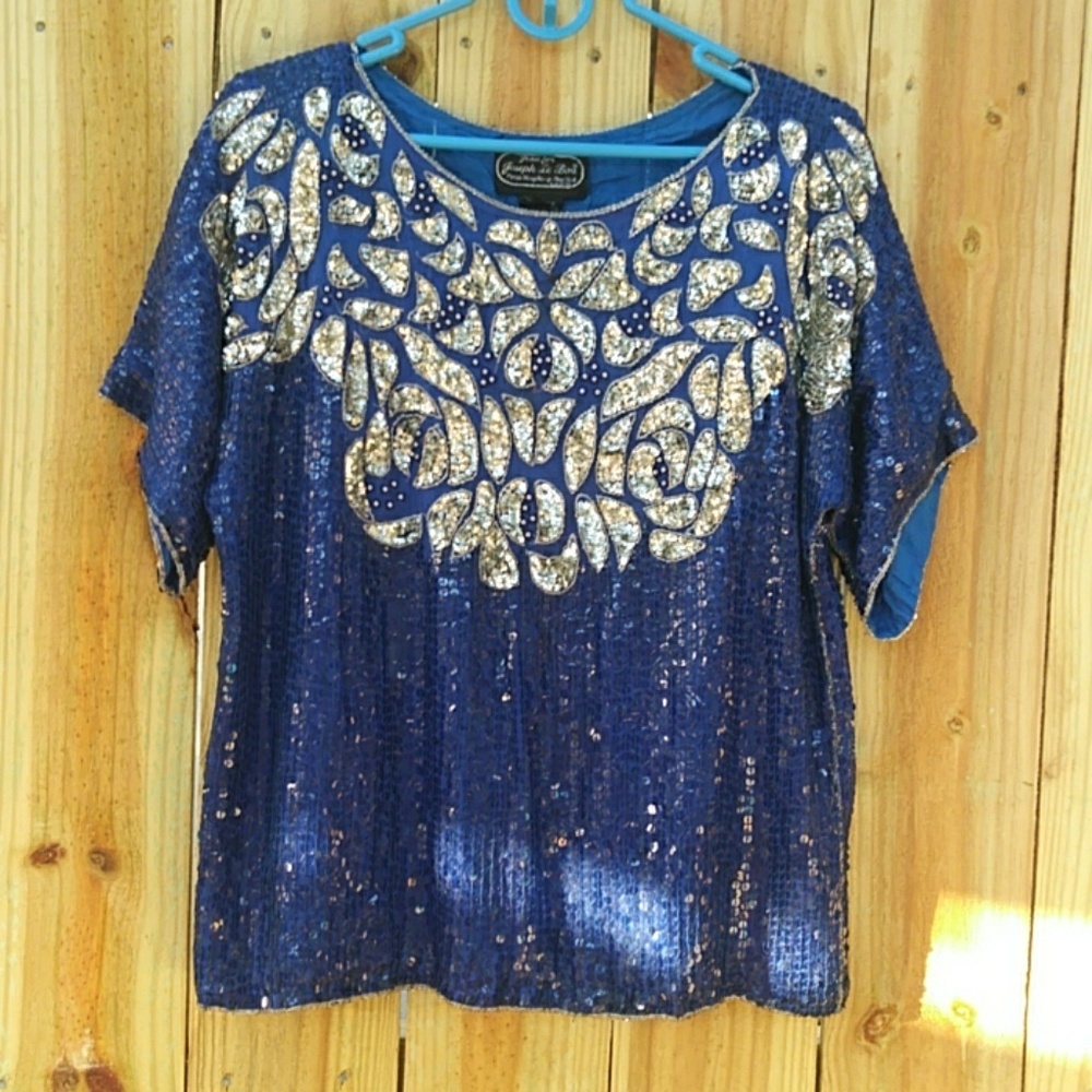 Short sleeve sequined top